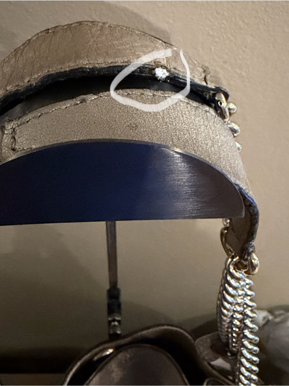 Gucci Metallic Pebbled Leather Shoulder Bag in Silver with Tassel - Picture 4 of 11